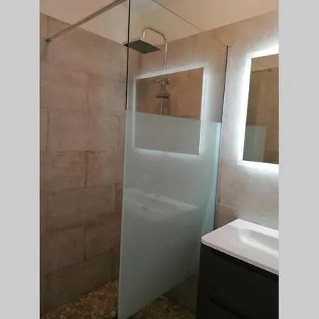 Les Pieds Dans L'eau 300 M - 2 Piscines Apartament *