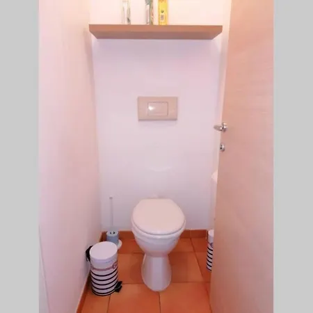 Les Pieds Dans L'eau 300 M - 2 Piscines * Linguizzetta