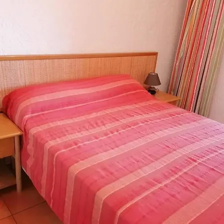 Les Pieds Dans L'eau 300 M - 2 Piscines Linguizzetta