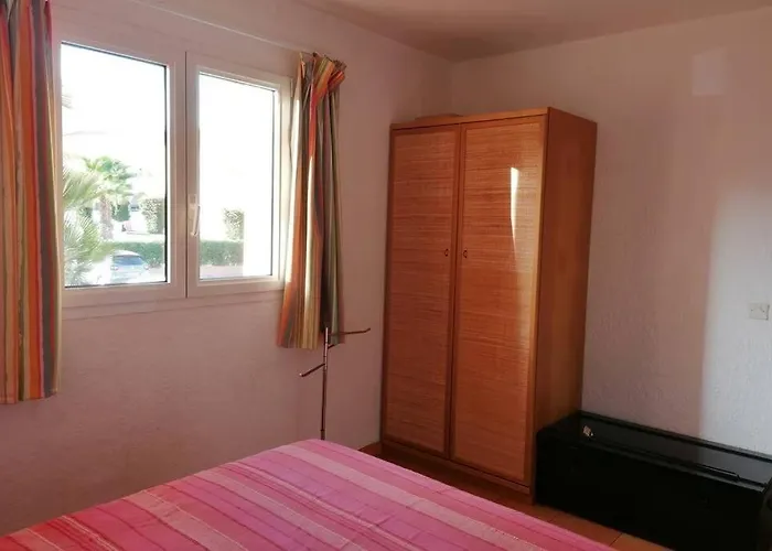 Les Pieds Dans L'eau 300 M - 2 Piscines Daire