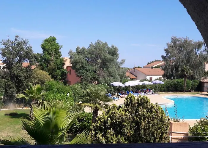 Les Pieds Dans L'eau 300 M - 2 Piscines *