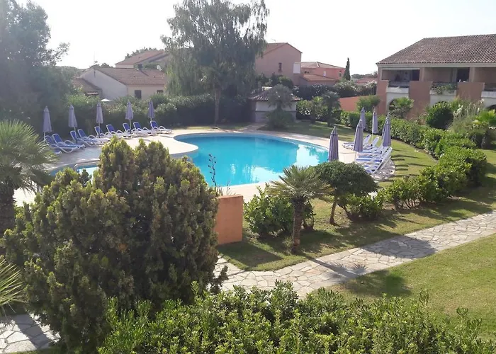 Les Pieds Dans L'eau 300 M - 2 Piscines Apartmán Linguizzetta