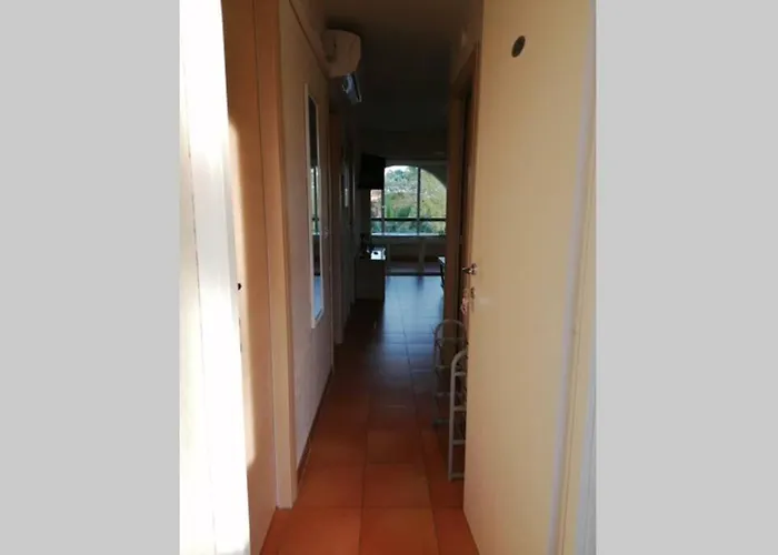 Les Pieds Dans L'eau 300 M - 2 Piscines Daire Linguizzetta