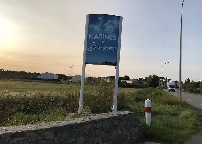 Les Pieds Dans L'eau 300 M - 2 Piscines