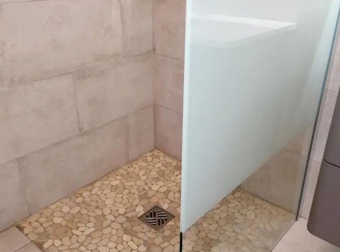 Les Pieds Dans L'eau 300 M - 2 Piscines