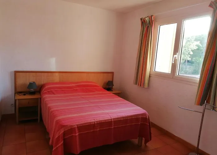 Les Pieds Dans L'eau 300 M - 2 Piscines Daire *